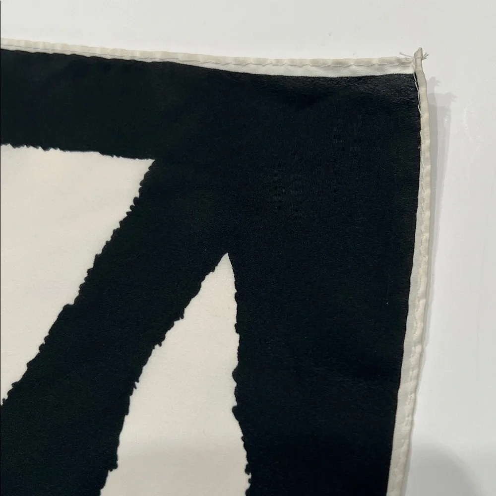 Vintage Veresa by Vera polyester made in Japan blk & cream original fold scarf